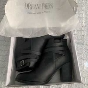 Dream pairs brand black heeled booties size 11